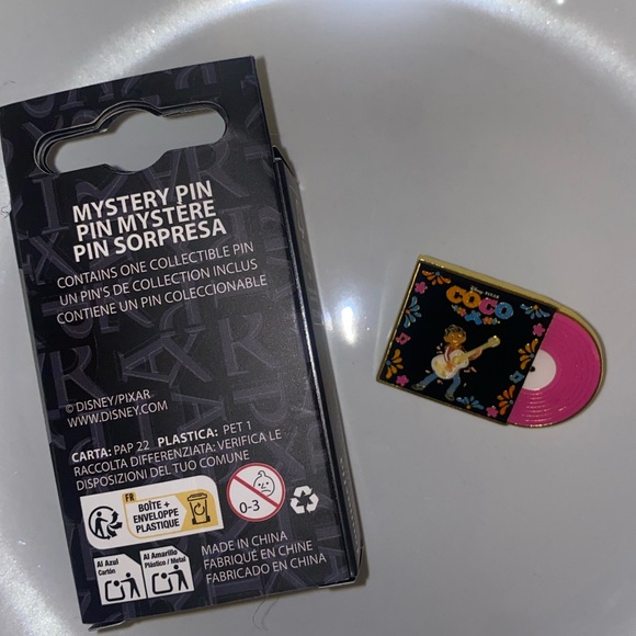 🎶 Disney Pixar Loungefly Mystery Pin – Coco 🎶 - Picture 2 of 8